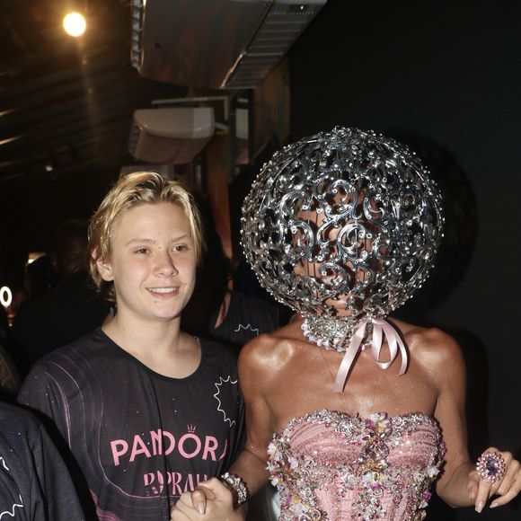 Filho de Adriane Galisteu, Vittorio foi fotografado com a mãe no Carnaval do Rio de Janeiro