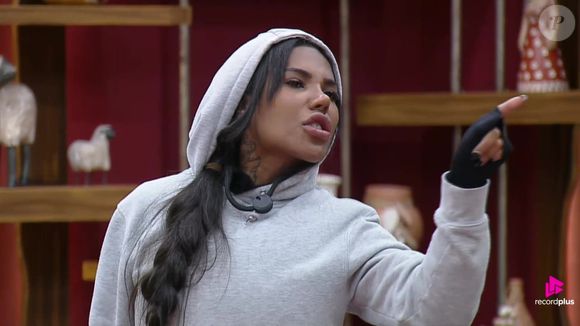 Enquete UOL atualizada mostra Carol Lekker eliminada na noite desta quinta-feira (25) em A Fazenda 2025