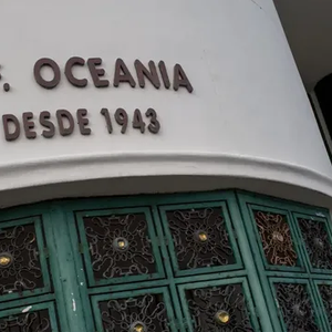 O apartamento do artista tem vista privilegiada para o mar, memória cultural e pertencimento à cidade onde nasceu.