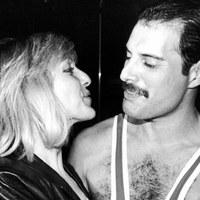 Quem era a filha 'secreta' de Freddie Mercury que morreu aos 48 anos? Vocalista do Queen teria homenageado familiar em música
