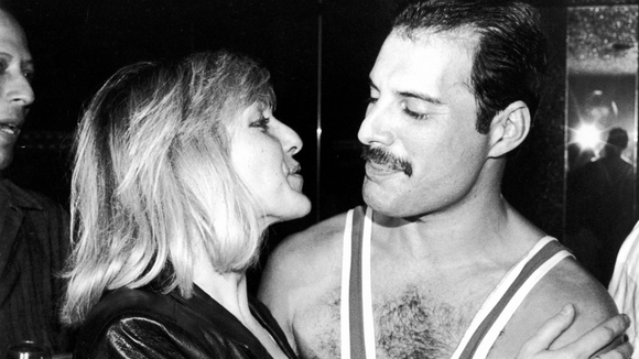 Quem era a filha 'secreta' de Freddie Mercury que morreu aos 48 anos? Vocalista do Queen teria homenageado familiar em música