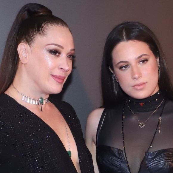 Alvo de queixa-crime de deputado, Claudia Raia se manifesta sobre declaração envolvendo vibrador e filha adolescente: 'Sempre incentivei...'