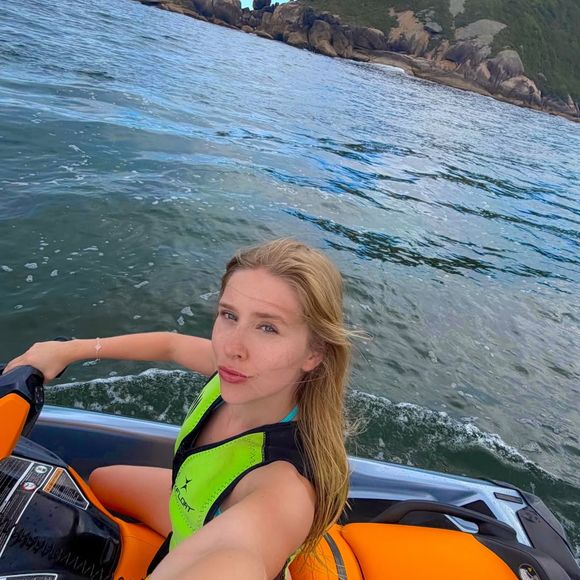 'Sabadou com Cela'? SBT confirmou contratação de influencer, cotada para vaga de Virgínia