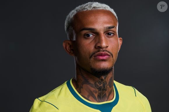 O lateral-direito Wesley acendeu o alerta na comissão técnica da Seleção após deixar o campo aos 15 minutos de Brasil x Egito com dores na perna esquerda