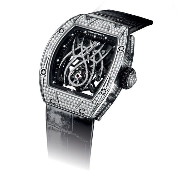 Natalie Portman encontrou uma maneira de aproximar o mercado de luxo da filantropia. Em parceria com a Richard Mille, a atriz cocriou um relógio de diamantes limitado a apenas 20 unidades