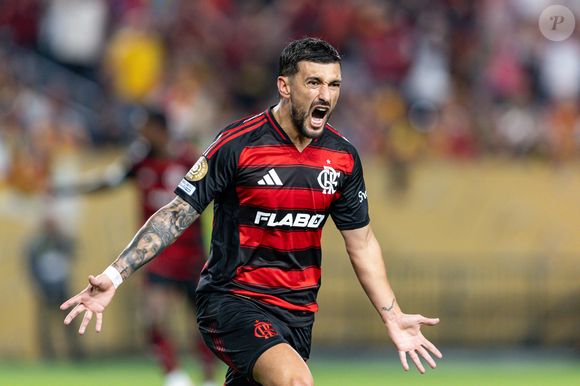 PHILADELPHIA, PENNSYLVANIA - JUNE 16: Giorgian de Arrascaeta of CR Flamengo celebrates after scoring the team's first goal during the FIFA Club World Cup 2025 group D match between CR Flamengo and Esperance de Tunis at Lincoln Financial Field on June 16, 2025 in Philadelphia, Pennsylvania. (Photo by Rodolfo Buhrer/Sports Press Photo/Getty Images)