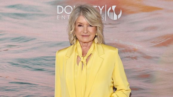 Martha Stewart, aos 84 anos: 'Caminho bastante, três vezes por semana faço sessões de Pilates de 45 minutos e duas vezes por semana uso halteres e aparelhos. Uso praticamente os mesmos pesos de sempre, então estou muito forte'