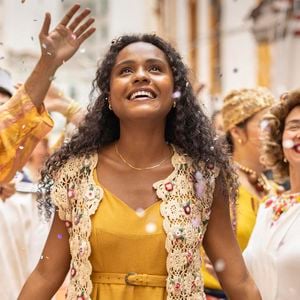 Novela 'Garota do Momento': Beatriz (Duda Santos) estava com o cabelo cacheado, e sem tranças na história da Globo.