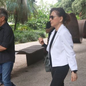 Corpo de Dennis Carvalho foi velado por Natália do Vale