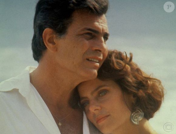 Tarcísio Meira e Bruna Lombardi na novela 'Roda de Fogo' (1986)