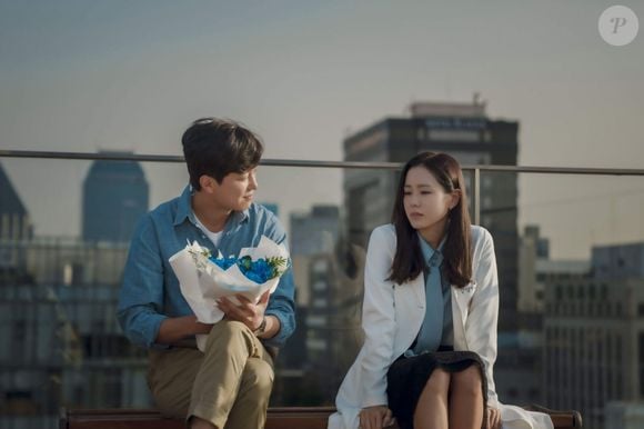 Mais de 4.300 adultos foram consultados, e o resultado foi claro: grande parte das escolhas que mais geram medo está ligada à vida profissional e financeira — áreas capazes de redefinir não só o cotidiano, mas a identidade pessoal