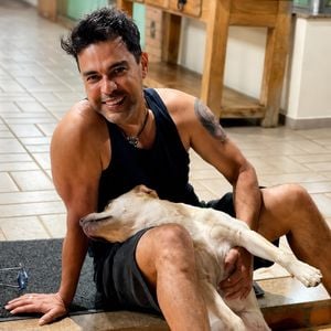 A Fazenda É o Amor abriga cães abandonados e animais resgatados de condições graves, que recebem cuidados do casal Zezé Di Camargo e Graciele Lacerda