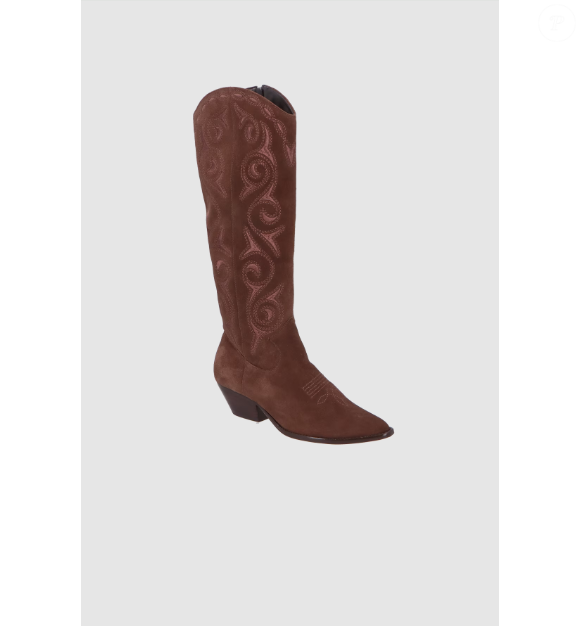 Botas Western de cano alto em couro com bordado da marca Luiza Barcelos
