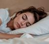 A psicologia revela: o que significa dormir com a porta aberta ou fechada?