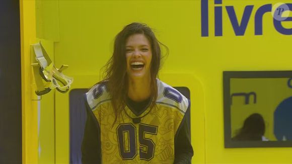 "Tento não ficar me criticando, me autocensurando o tempo todo", garantiu Vitória Strada