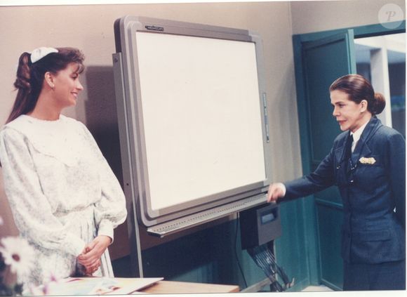 Gabriela Rivero, a professora Helena de 'Carrossel', visitou o presidente Fernando Collor de Mello e atraiu 3.000 crianças à Brasília e ida terminou em tumulto, menores perdidos e invasão ao gabinete presidencial