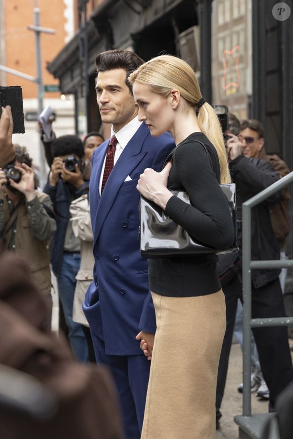 Romance de John F. Kennedy Jr. e Carolyn Bessette volta aos holofotes com desfecho da série 'História de Amor' no Disney+ nesta sexta-feira (27)