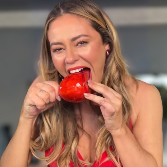 Os novos tênis Adidas na cor maçã do amor com detalhes em bege são os favoritos das garotas mais estilosas: eles vão substituir seus mocassins