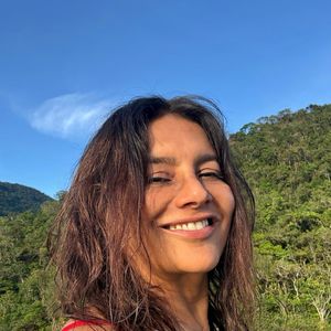 Dira Paes está com 56 anos e segue fazendo um imenso sucesso com Lígia na novela 'Três Graças'