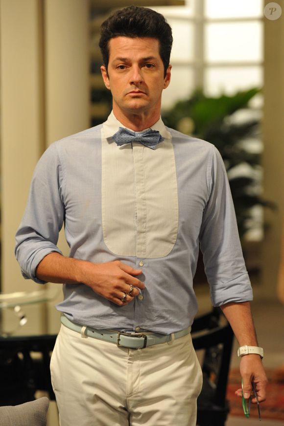 O personagem Crô (Marcelo Serrado), um mordomo gay retratado de maneira bastante estereotipada, é um dos principais motivos da crítica de parte do público