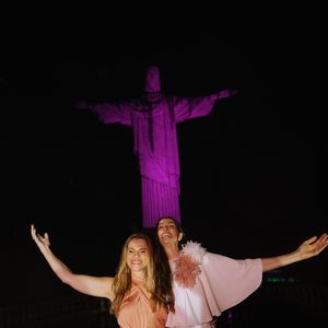 Mônica Martelli e Ingrid Guimarães escolheram produções sofisticadas para o evento do Outubro Rosa 2026 no Rio de Janeiro