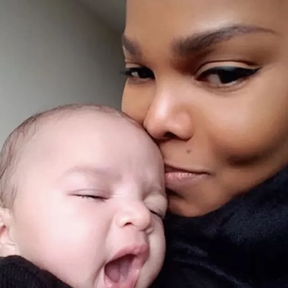 Janet Jackson ficou grávida pela primeira vez aos 50 anos