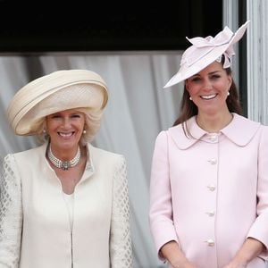Kate Middleton e Rainha Camilla ‘mal conseguem dividir o mesmo ambiente, quase não toleram estar no mesmo ambiente’, descrevem insiders