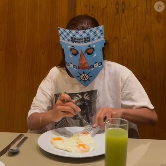 Na ocasião, Alice Carvalho e Anitta tomaram café da manhã juntinhas, com direito a foto no feed