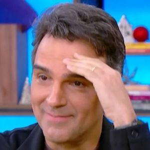 Tadeu Schmidt revela que o transplante capilar deu um ‘up’ em sua autoestima