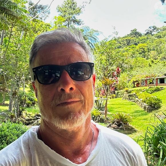 "A decoração foi feita toda por mim. Se é de bom gosto, não sei, mas me agrada bastante", disse Marcello Novaes sobre o sítio