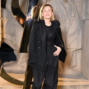 Renee Zellweger prestigia desfile Saint Laurent na Semana de Moda de Paris, na França, nesta segunda-feira, 29 de setembro de 2025