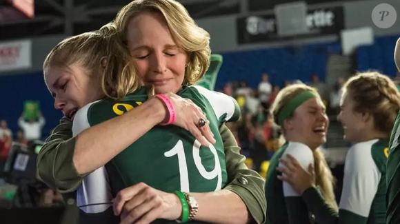 Para dar ainda mais autenticidade ao projeto, o filme conta com participações especiais de pessoas diretamente envolvidas na história real. A verdadeira treinadora Kathy Bresnahan aparece em uma cena marcante, abraçando Helen Hunt momentos antes do jogo final estadual