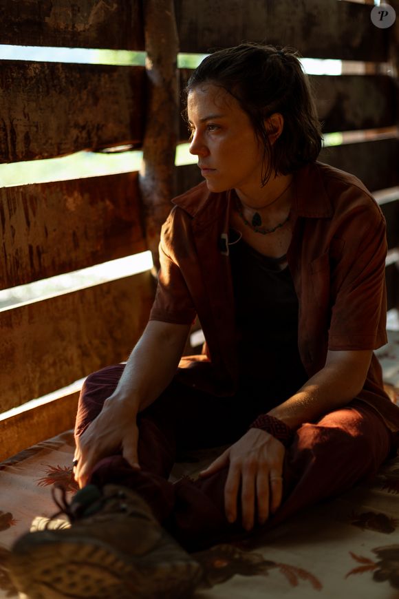 Em 'Rio de Sangue', Luiza (Alice Wegmann) é uma médica em missão em terras indígenas quando acaba sequestrada por garimpeiros ilegais