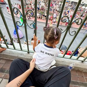 Bruna Biancardi encanta os seguidores ao mostrar Mavie na Disney.