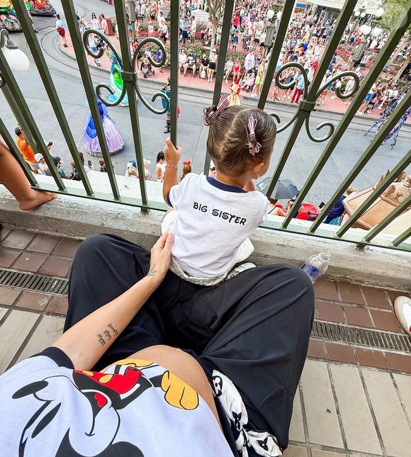 Bruna Biancardi encanta os seguidores ao mostrar Mavie na Disney.