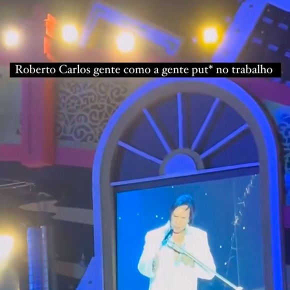 Durante o show na Praia do Pina (zona sul), o Rei Roberto Carlos perdeu a paciência com alguns fotógrafos, já que muitos deles ficaram nas áreas das mesas, em frente ao palco