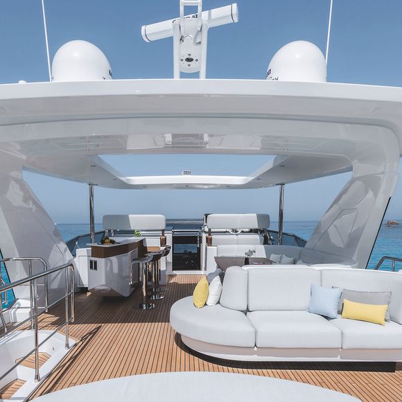 Área de convivência do iate de Cristiano Ronaldo é pensada para momentos em família e lazer em alto-mar