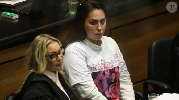Monique Medeiros também relatou um episódio conhecido como "abraço apertado", mencionado por Leniel Borel após conversa com o filho. De acordo com o g1 Rio, a situação teria contribuído para o afastamento entre Henry e Jairinho nos meses que antecederam a tragédia