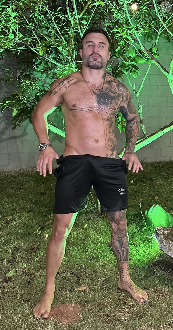 Allan Guerra é conhecido por incorporar golpes e técnicas reais de luta em seus vídeos