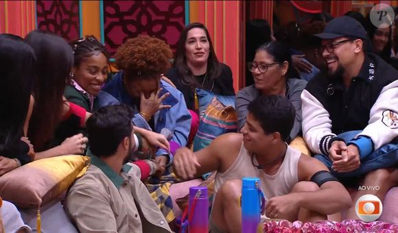 'BBB 25': Tadeu Schmidt manda recado fofo para Camilla e casa consola sister
