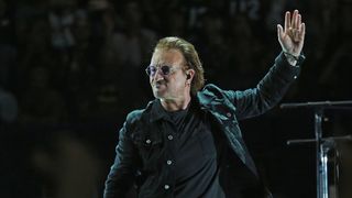 Quase ninguém sabe, mas esse é o motivo dramático para vocalista do U2, Bono Vox, usar óculos escuros o tempo todo