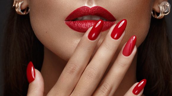 Unhas vermelhas elegantes: essas nail arts são perfeitas para arrasar em qualquer ocasião e exibir mãos sempre impecáveis