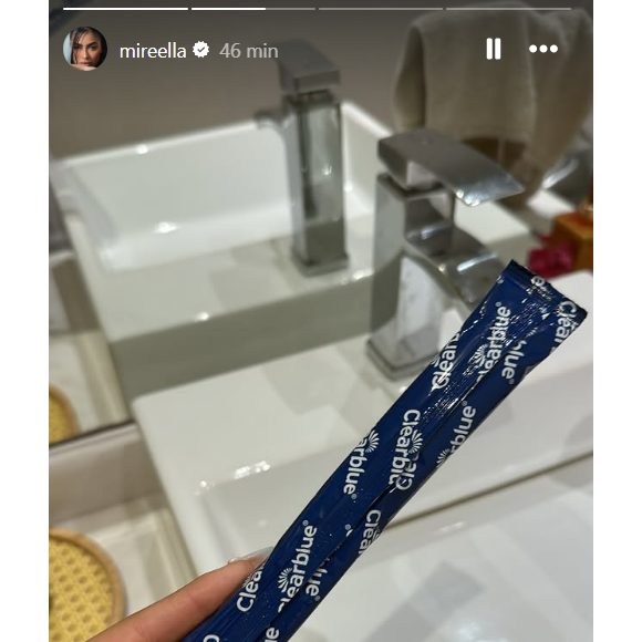 MC Mirella surpreende seguidores ao exibir teste de gravidez nos stories nesta sexta-feira (4)