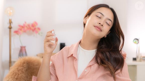 Quando se fala de perfumes femininos, uma fragrância domina o gosto popular há mais de uma década