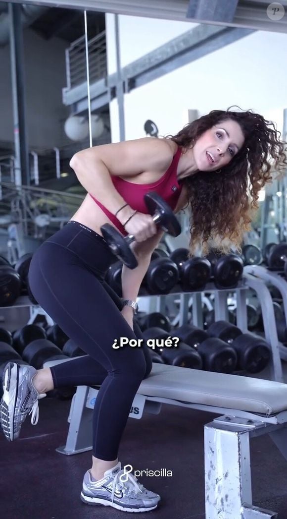 Aprenda a fazer a extensão de tríceps no banco