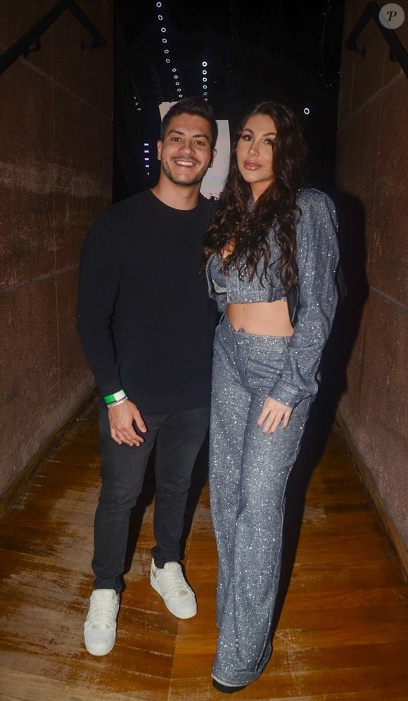 Arthur Aguiar e Jheny Santucci engataram o namoro em meados de 2023, ano no qual revelara a primeira gravidez do casal e se separaram. Na virada para 2024, retomaram a relação