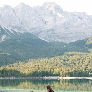 Luísa Sonza compartilhou registros do pedido de casamento realizado em Eibsee, na Baviera, e se declarou ao noivo nas redes sociais: 'Sempre foi você. Sim, pra sempre!'