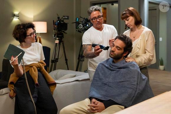 Bastidores da cena em que Afonso corta o cabelo após descobrir leucemia