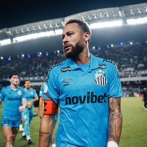 Chamado de "vagabundo" pelo presidente do Remo, Neymar respondeu com uma publicação nas redes sociais e voltou a movimentar a internet após a vitória do Santos