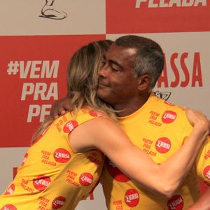 Grazi Massafera e Romário estrelaram campanha bem-humorada da Devassa